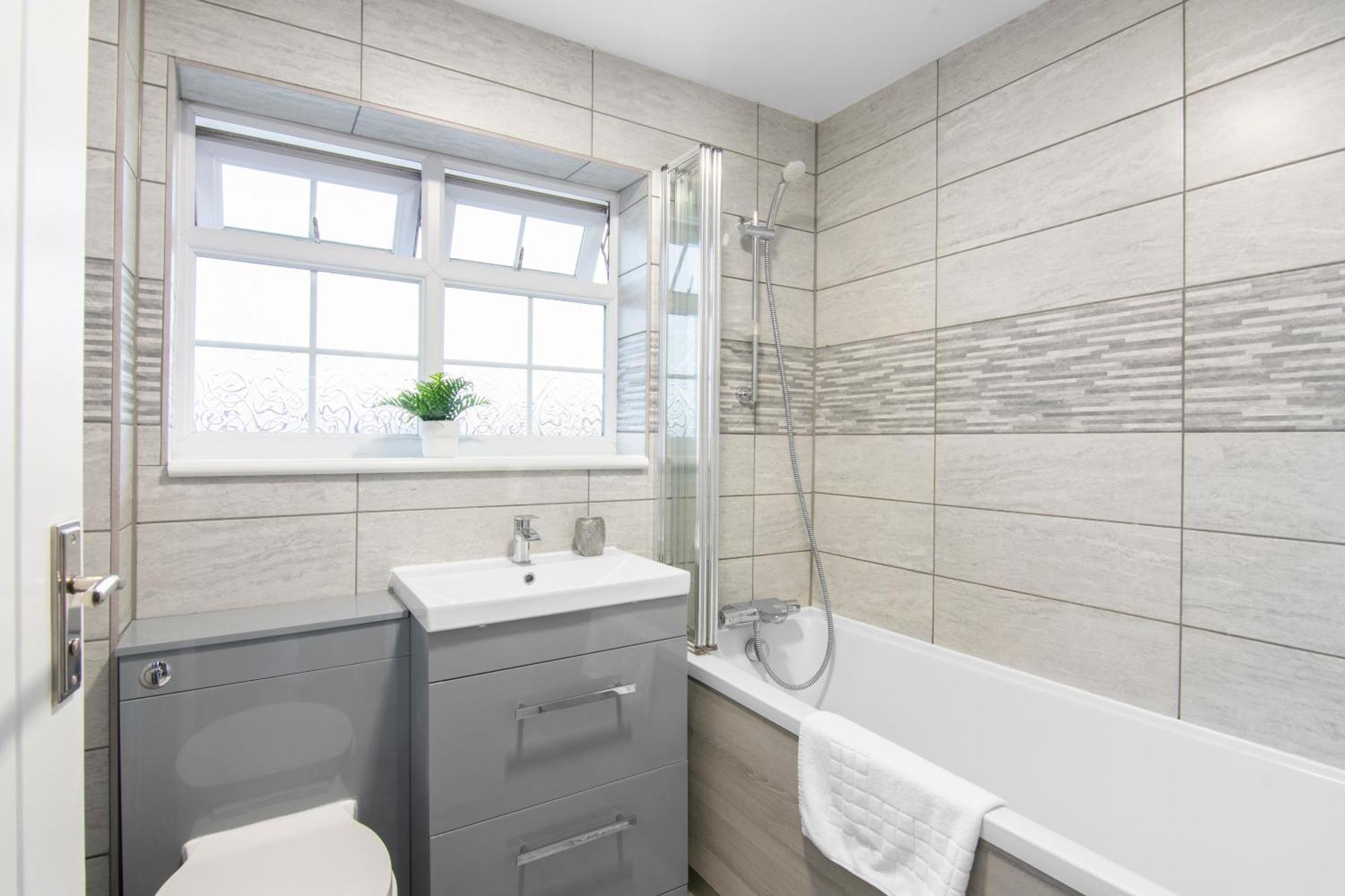 גרייבסנד Onsitestays - Spacious 3 Bed House With Garden, Wifi & 4 Plus Parking מראה חיצוני תמונה